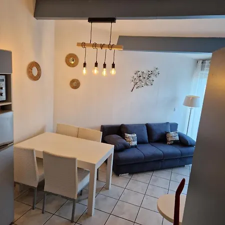Charmante Maison Avec Piscine Holiday home *