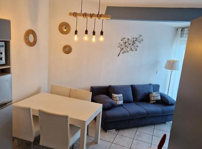 Charmante Maison Avec Piscine Casa de Férias *